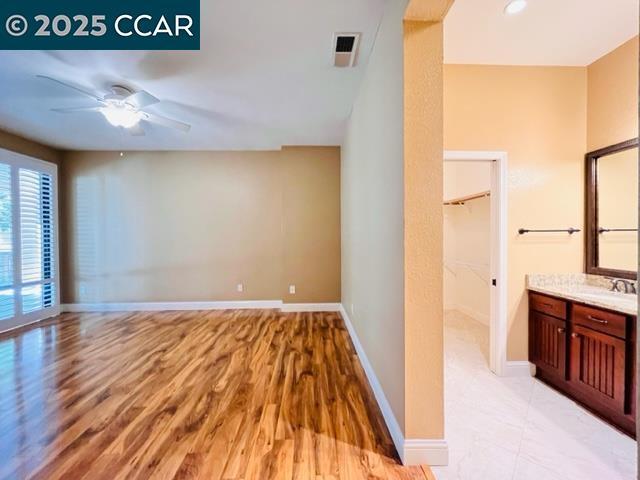 Building Photo - 3046 Lakemont Dr