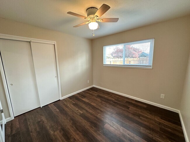Building Photo - 1424 Kent Way