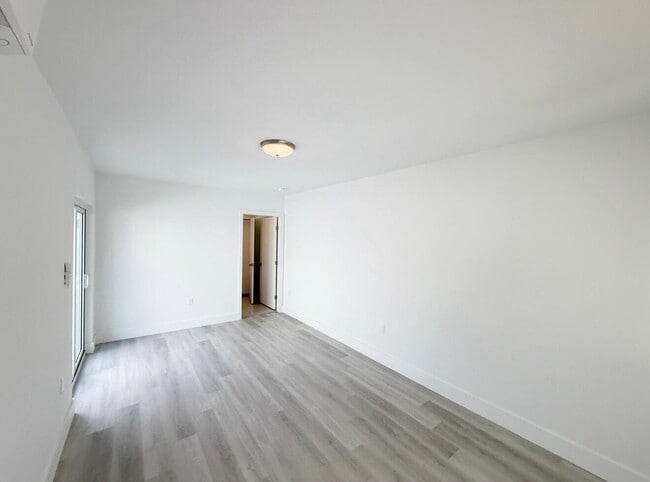 Building Photo - 1135 NW 127th St