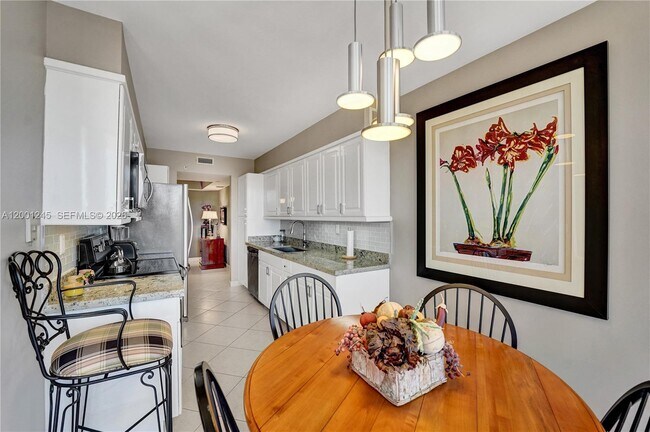 Building Photo - 3600 Yacht Club Dr