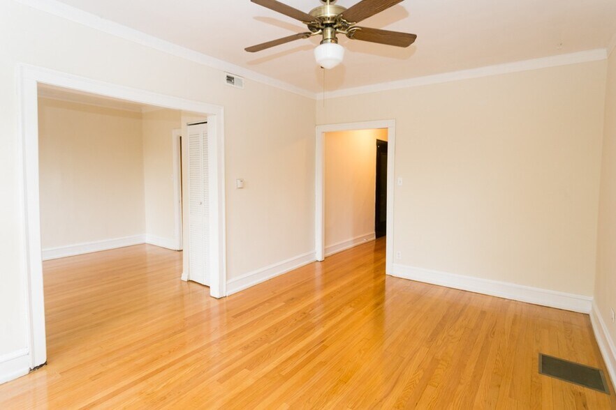 Building Photo - 1455 W Byron St