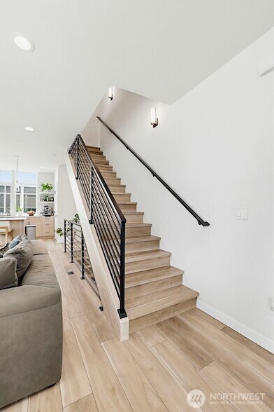 Building Photo - 902 N 86th St