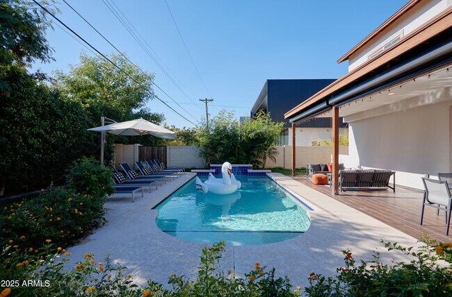 Building Photo - 3229 E Campbell Ave