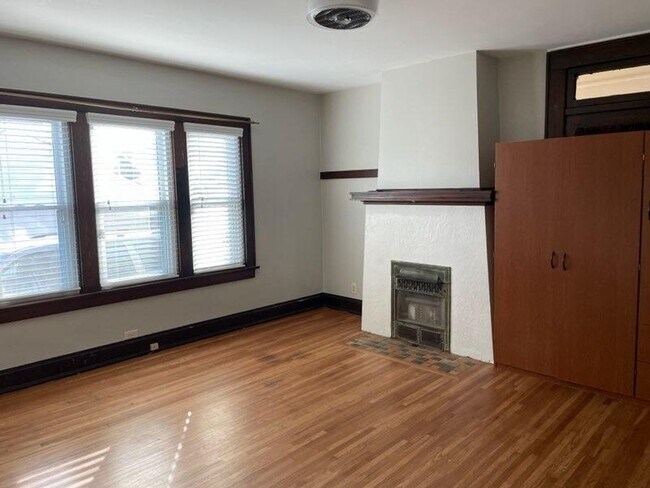 Building Photo - 436 Redbud Alley
