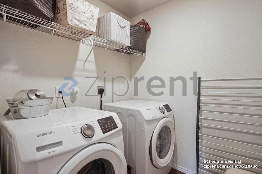 Building Photo - Unit