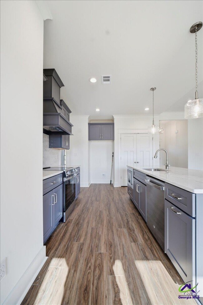 Building Photo - 307 Willowbrook Ln