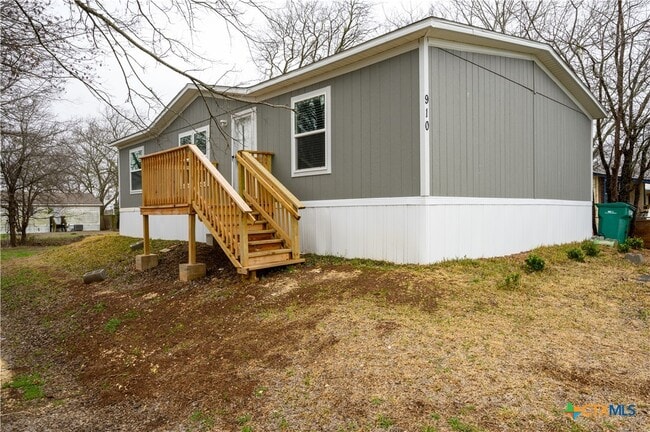 Building Photo - 910 Ashwood Dr