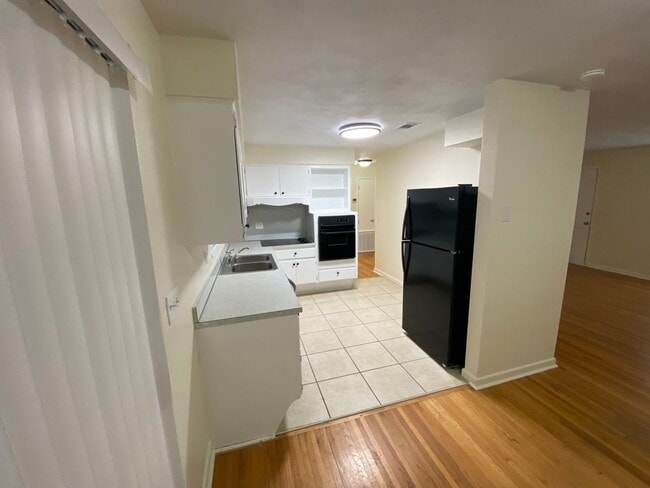 Building Photo - 2/2 in Orange City