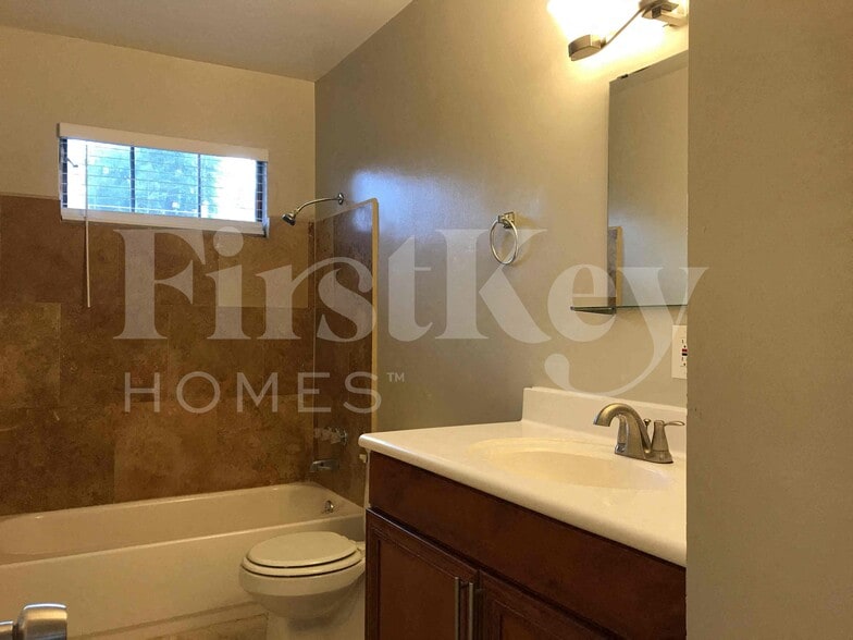 Building Photo - 1507 W Berridge Ln