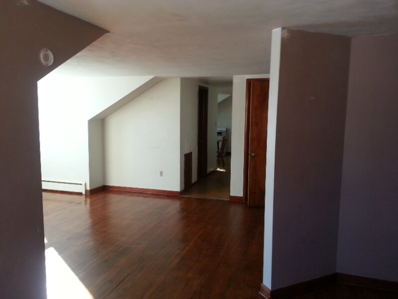 Building Photo - 1530 Main St