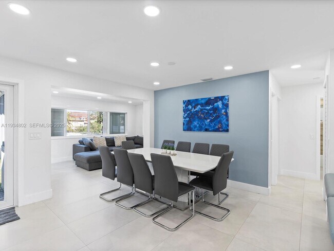 Building Photo - 4121 SW 54th Ct