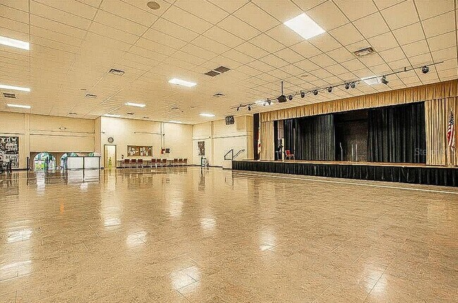 Building Photo - 2427 Rhodesian Dr