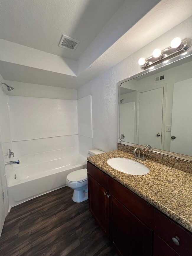 Building Photo - 2 MONTHS FREE- LAMINATED FLOOR 2/2 CONDO! ...