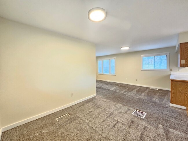 Building Photo - $1,650 - 2 Bed / 1 Bath Spacious House in ...