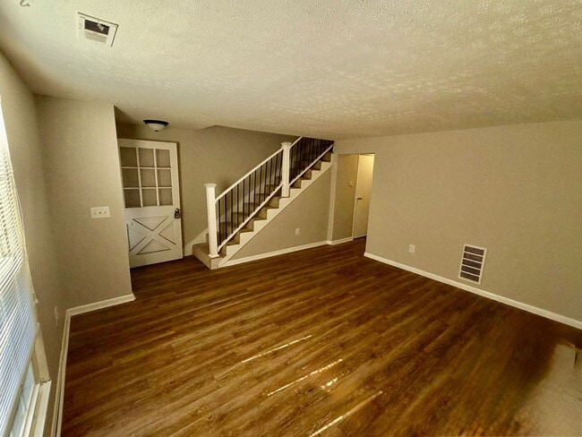 Building Photo - 815 Clareridge Ln