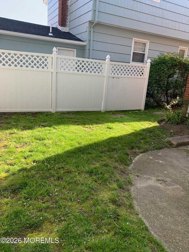 Building Photo - 1702 Grand Ave