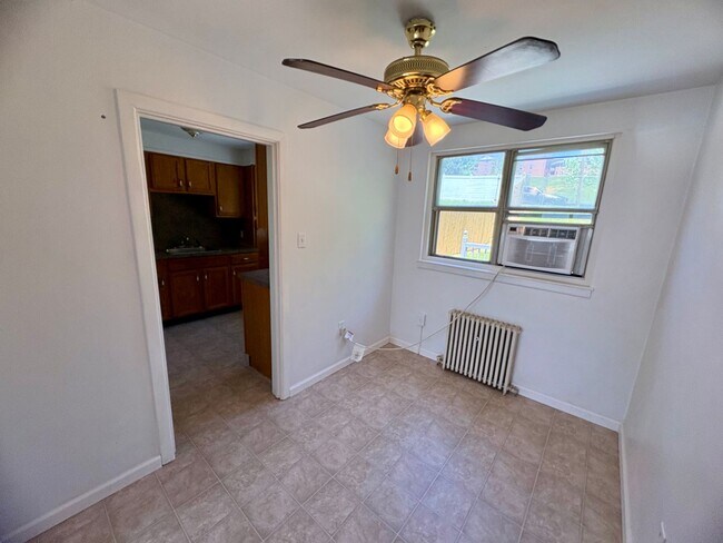 Building Photo - 2 Bedroom 1 Bathroom Townhome Available in Lancaster!