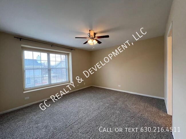 Building Photo - ** 3 BEDROOM / 2.5 BATH / END UNIT / SS AP...