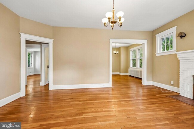 Building Photo - 526 N Ivy St