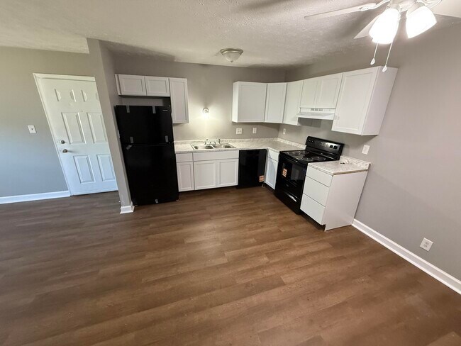 Building Photo - 101-103 N Brand St