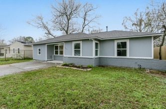 Building Photo - 5635 Belarbor St