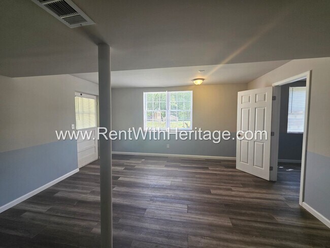 Building Photo - 7016 Skyline Dr