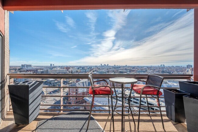 Building Photo - 100 Park Ave W