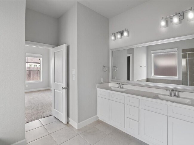 Building Photo - 222 Amaranth Wy