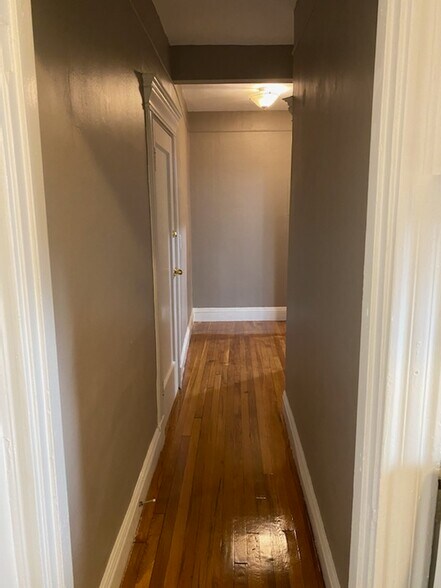 Building Photo - 61 Park Dr