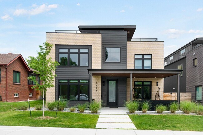 Building Photo - Luxury 5BD, 6BA Home 1 Block From Sloan's Lake