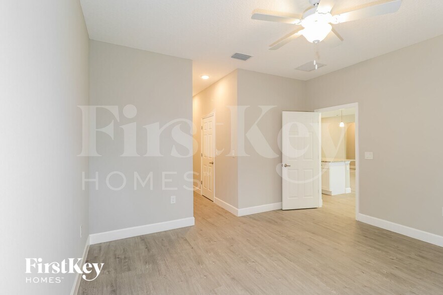 Building Photo - 2703 Flintstone Ave SE