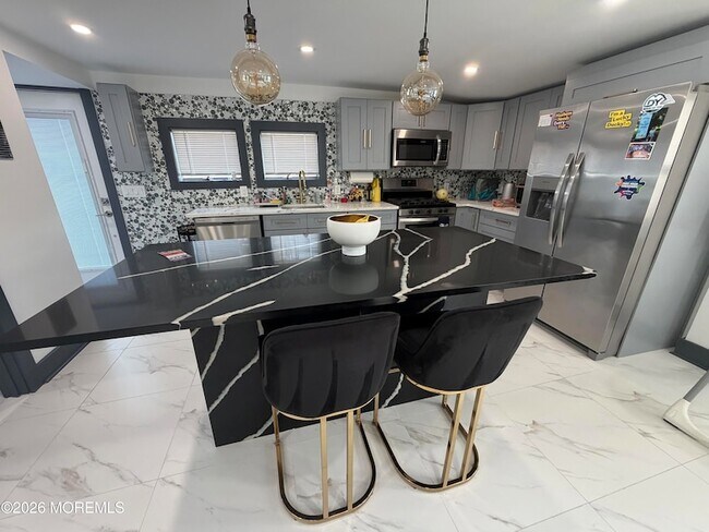 Building Photo - 191 Delaware Ave