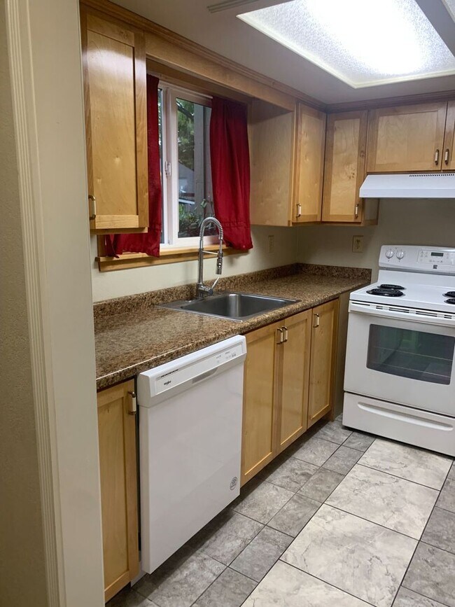Beautifully Upgraded Condo 1111 Stevens St Medford OR 97504