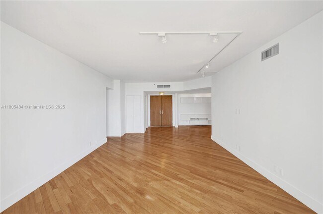 Building Photo - 20281 E Country Club Dr