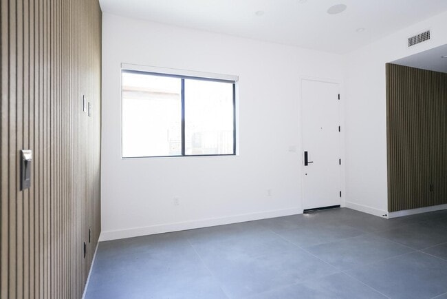 Building Photo - Fair Ave