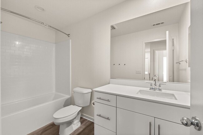 Building Photo - Beautiful Home in Hyde Park Community