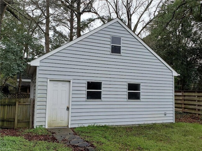 Building Photo - 1600 Cedar Ln