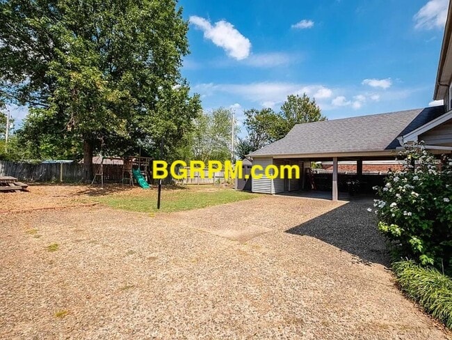 Building Photo - 4 BD 3 BA