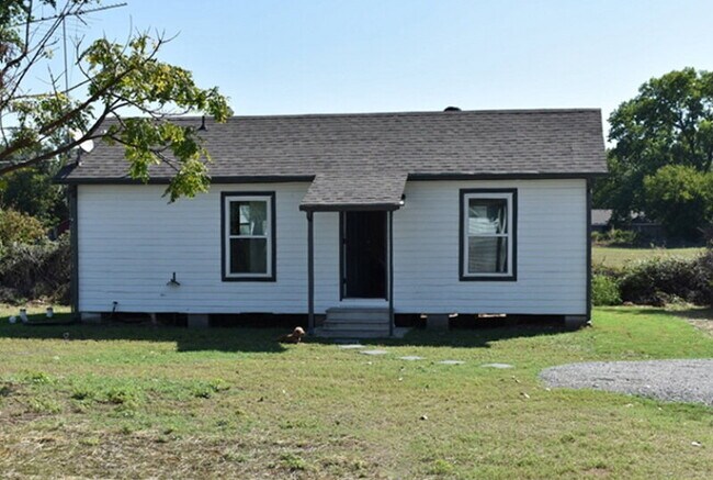 Building Photo - "Charming Newly Remodeled 3-Bedroom Home Full of Character!"
