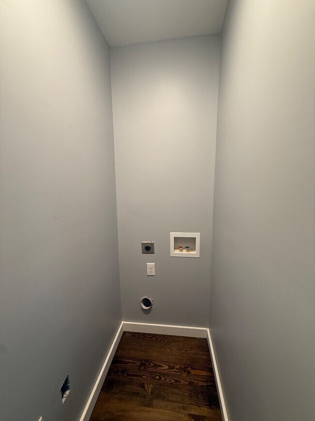 Building Photo - 610 Cabell Dr