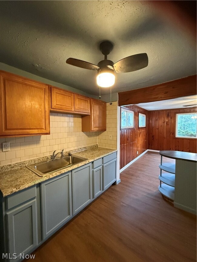 Building Photo - 1427 E 252nd St