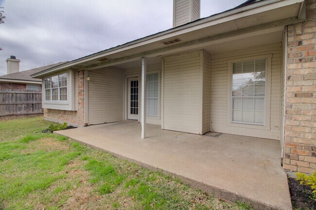 Building Photo - Arrowhead Estates Home