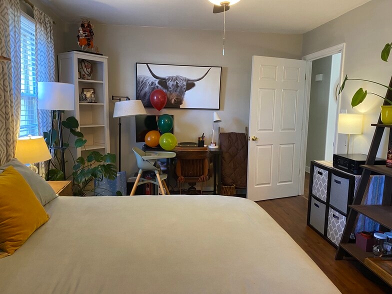 Bedroom 2 - 5108 Bromley Ln