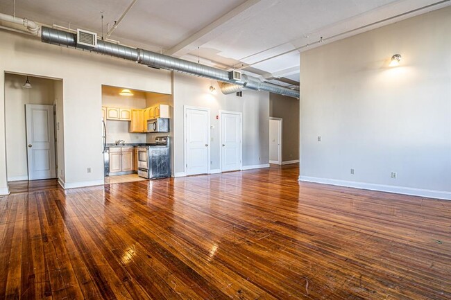 Building Photo - 775 Potters Ave