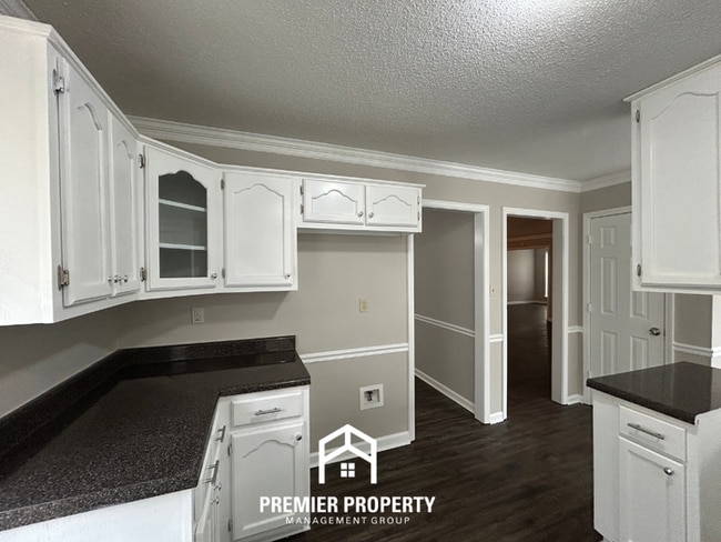 Building Photo - Spacious 3BR/2.5BA Olive Branch Home w/ Vaulted Ceilings, Fireplace, Formal Dining & Fenced Yard