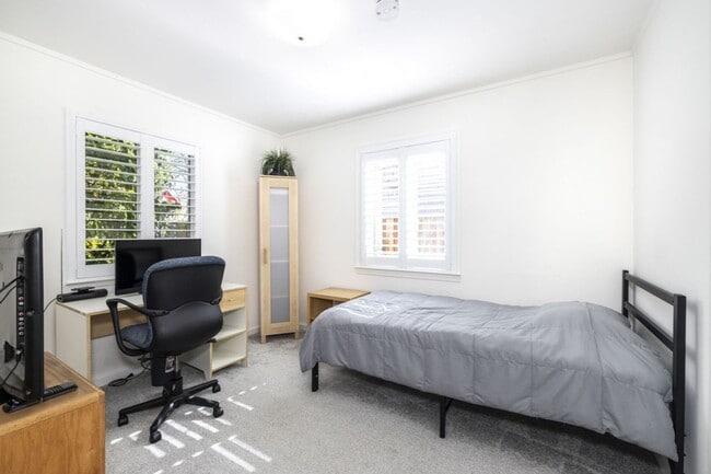 Building Photo - Lovingly Maintained 3 Bed, 1 Bath Home on Quiet Cul-de-Save