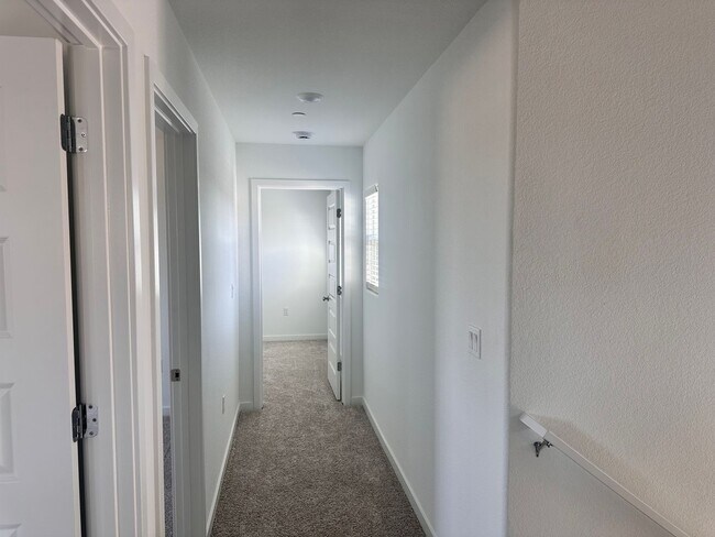 Building Photo - 1/2 off first full months rent with possession by 4/17/2026