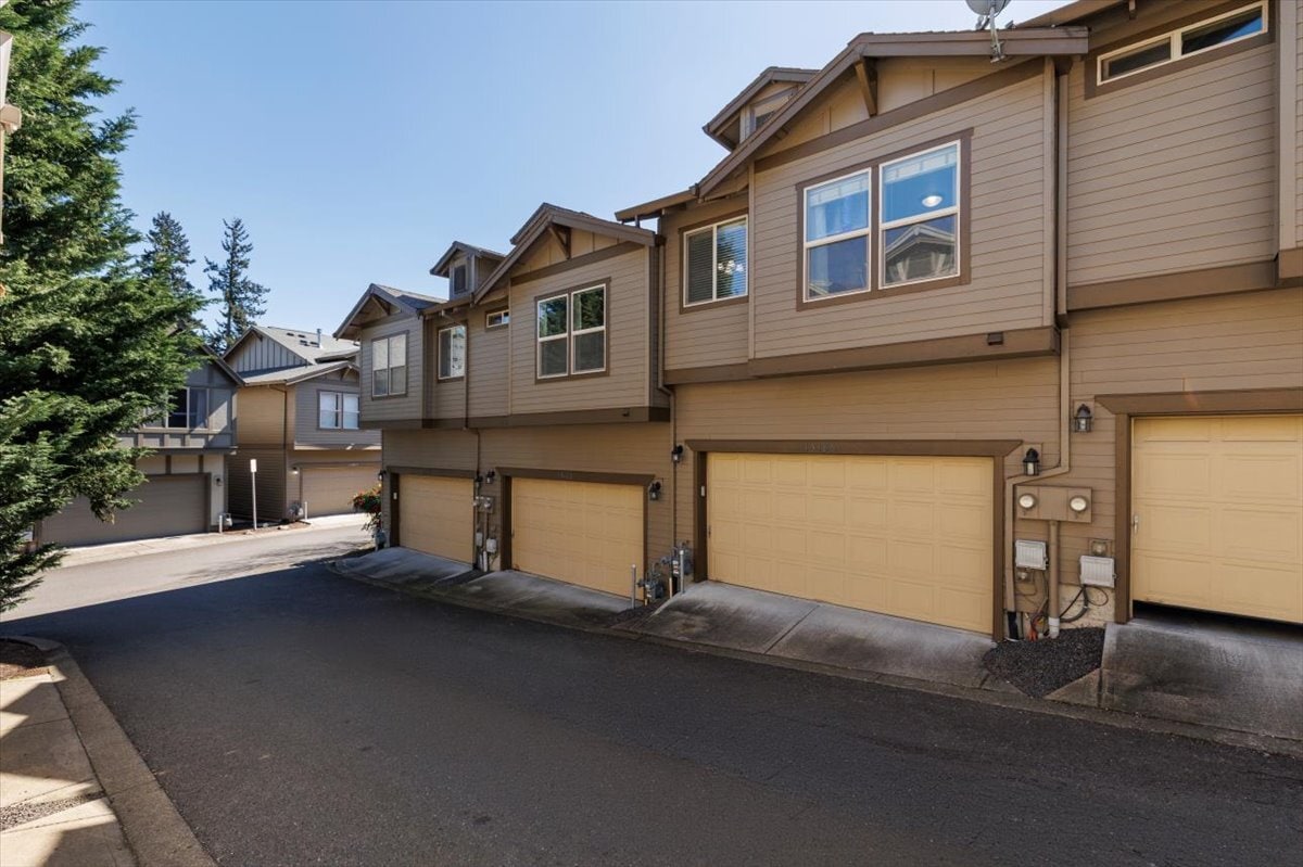 Alley Double Car Garage - 15186 SW Canyon Wren Way
