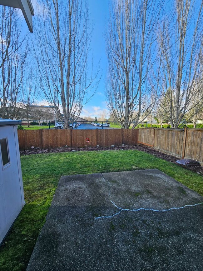 Building Photo - Beautiful 3 bed, 2.5 bath home in Fife