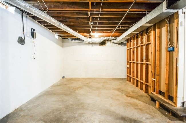 Building Photo - 2079 Street De Ville